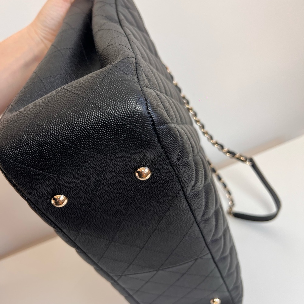 Chanel Timeless Caviar Leather Classic Tote - Picture 4 of 16